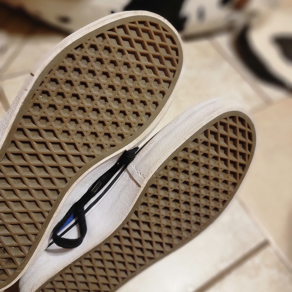 VANS - Picture 3 of 5